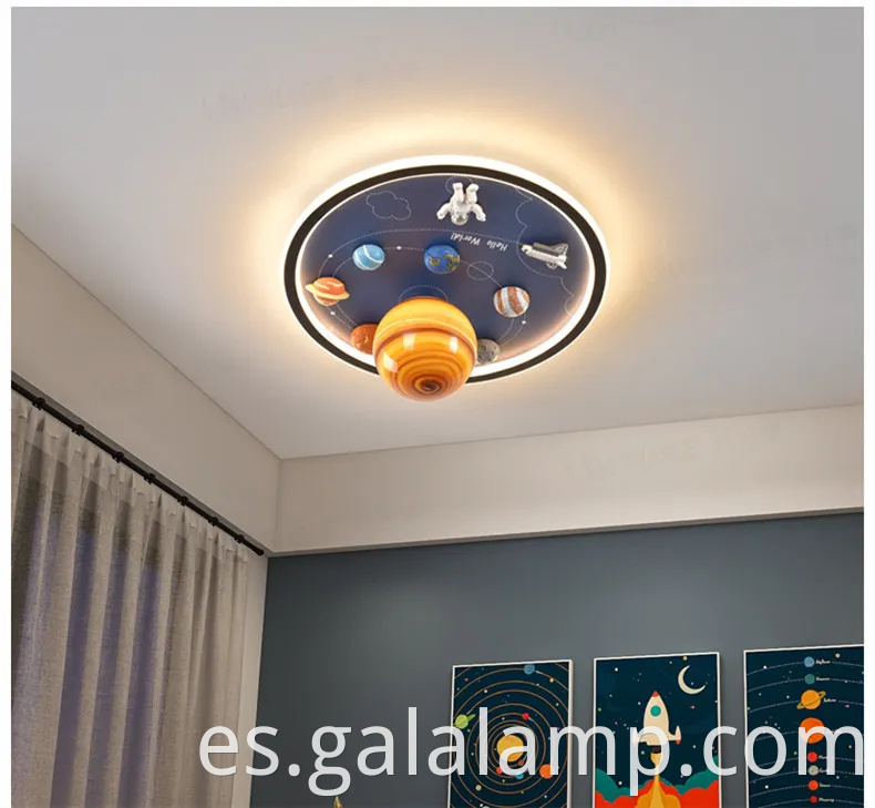 Lámpara de techo LED creativa de astronautas para niños de los niños